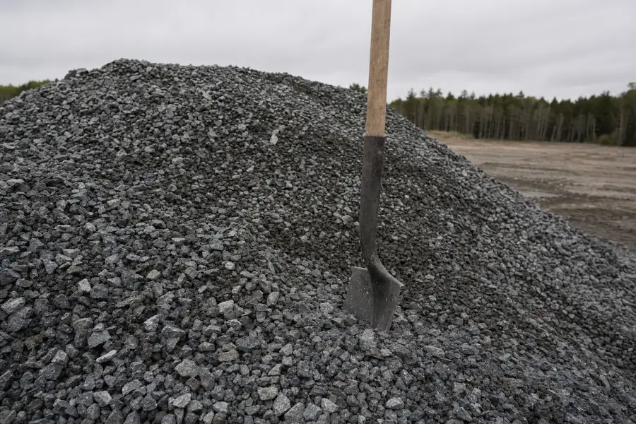 How Much Does a Yard of Gravel Weigh?